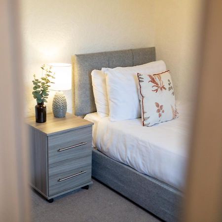 Adrian House, Near Hospital, Easy Parking + Garden Appartement Carlisle  Buitenkant foto
