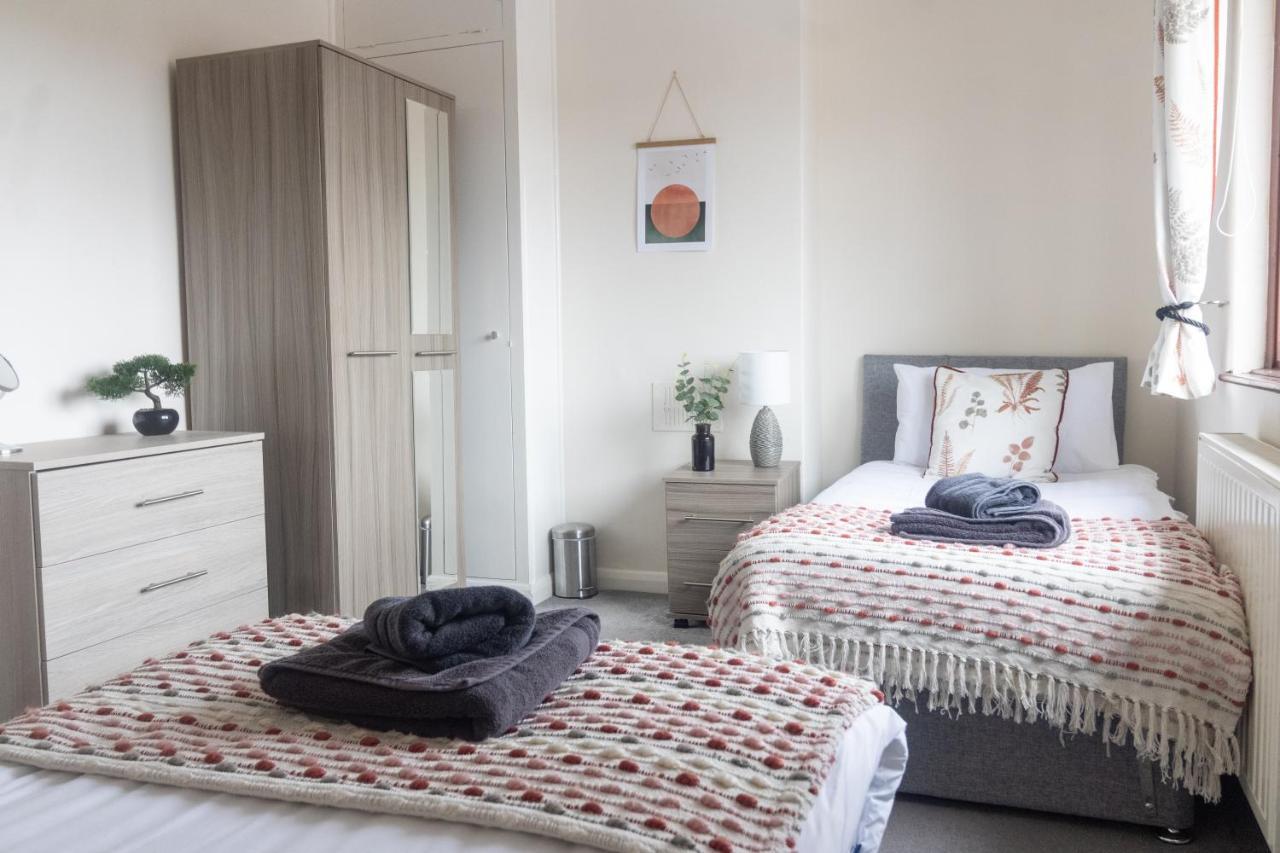 Adrian House, Near Hospital, Easy Parking + Garden Appartement Carlisle  Buitenkant foto
