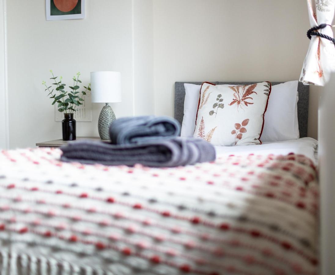 Adrian House, Near Hospital, Easy Parking + Garden Appartement Carlisle  Buitenkant foto