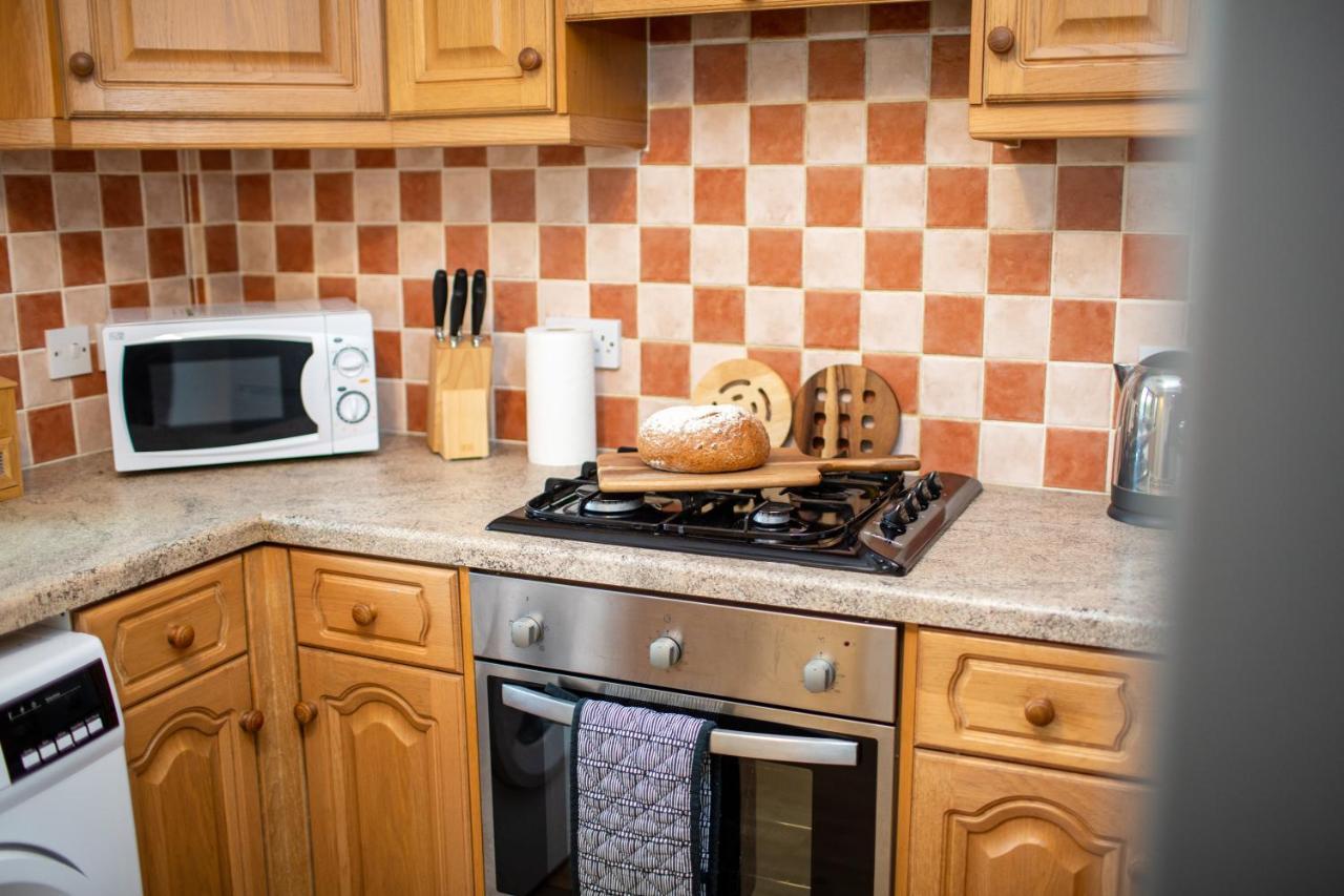 Adrian House, Near Hospital, Easy Parking + Garden Appartement Carlisle  Buitenkant foto
