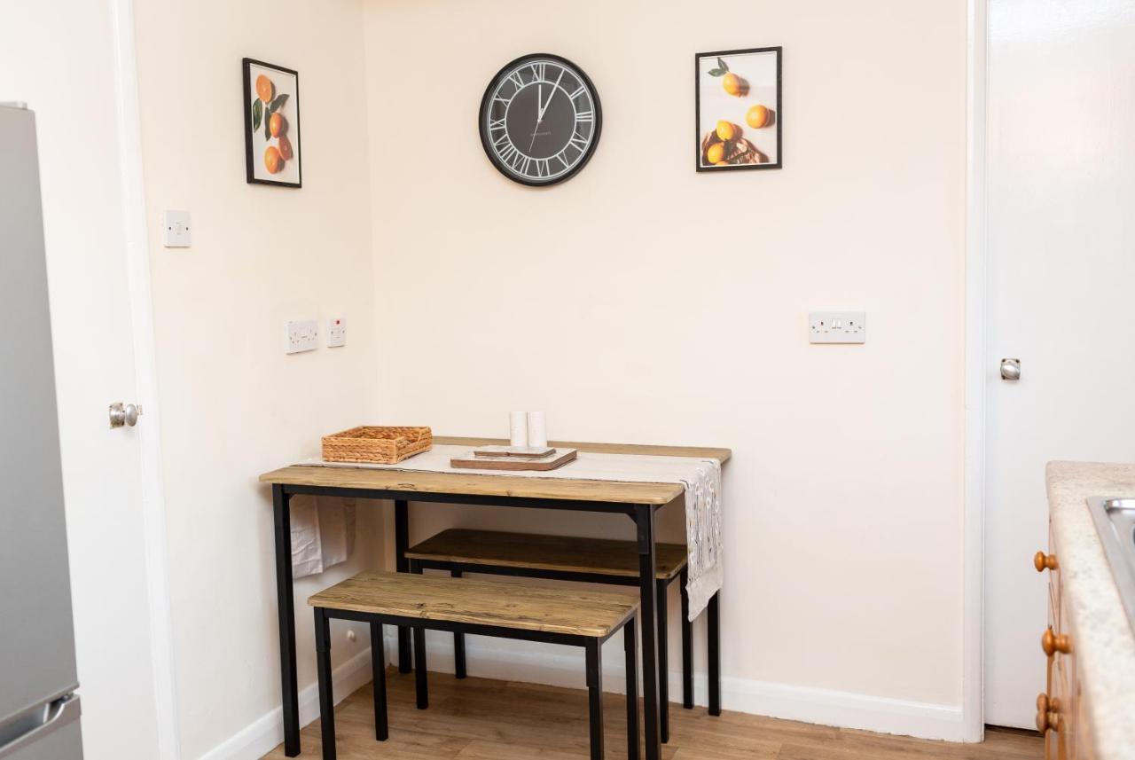 Adrian House, Near Hospital, Easy Parking + Garden Appartement Carlisle  Buitenkant foto