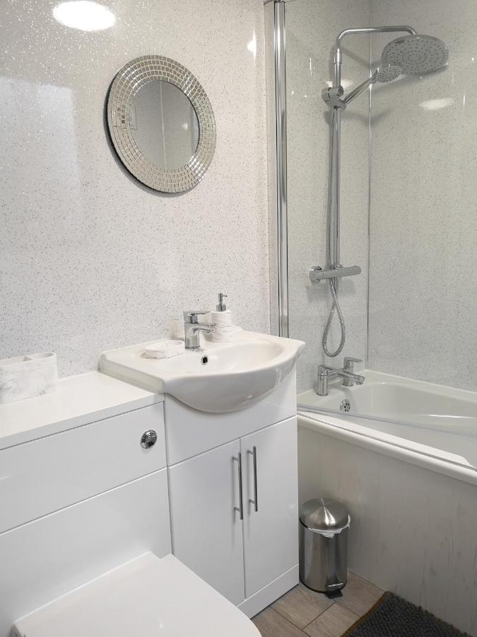 Adrian House, Near Hospital, Easy Parking + Garden Appartement Carlisle  Buitenkant foto