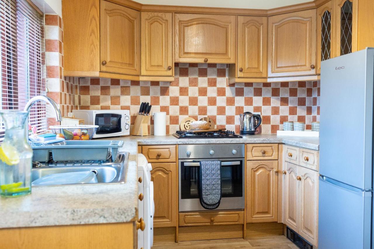Adrian House, Near Hospital, Easy Parking + Garden Appartement Carlisle  Buitenkant foto